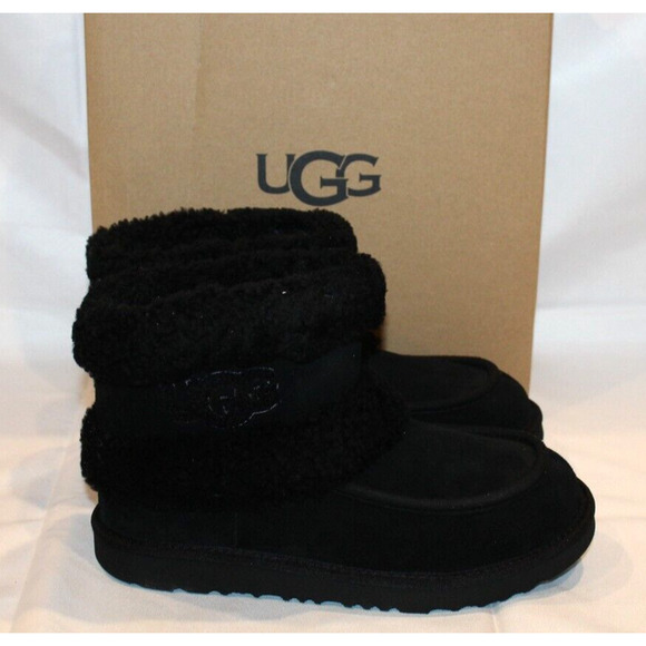 NIB UGG YOUTH 4‎ WOMEN'S 5.5-6 MINI SUEDE SHEARLING LINED BOOTS BLACK - Picture 1 of 8